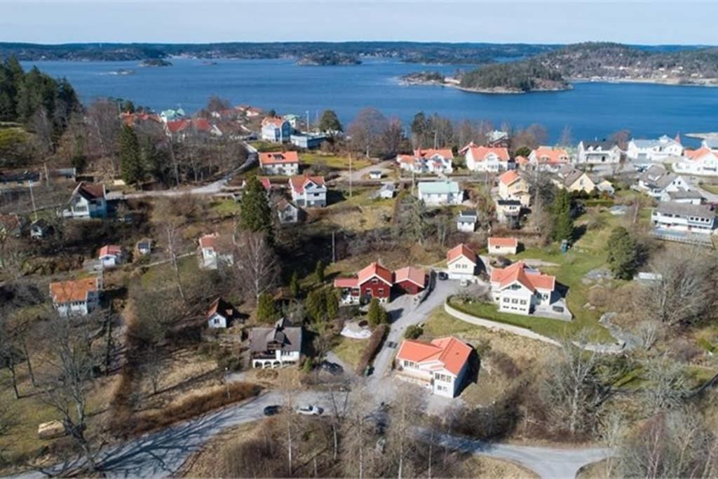 Apartamento Nyrenoverat Kaellarlaegenhet Ljungskile Exterior foto