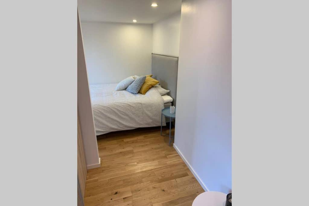 Apartamento Nyrenoverat Kaellarlaegenhet Ljungskile Exterior foto