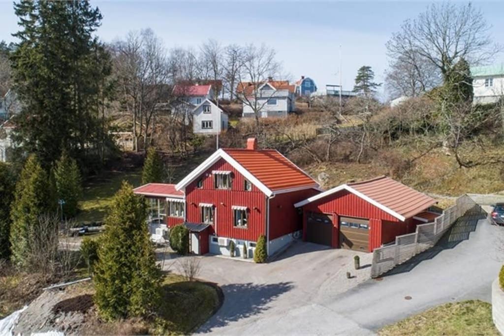 Apartamento Nyrenoverat Kaellarlaegenhet Ljungskile Exterior foto