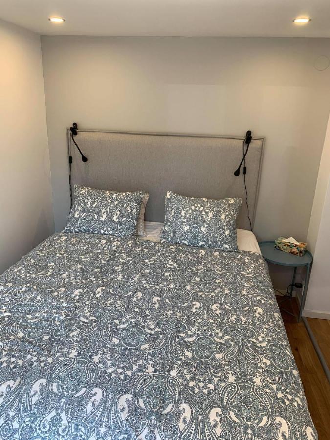 Apartamento Nyrenoverat Kaellarlaegenhet Ljungskile Exterior foto